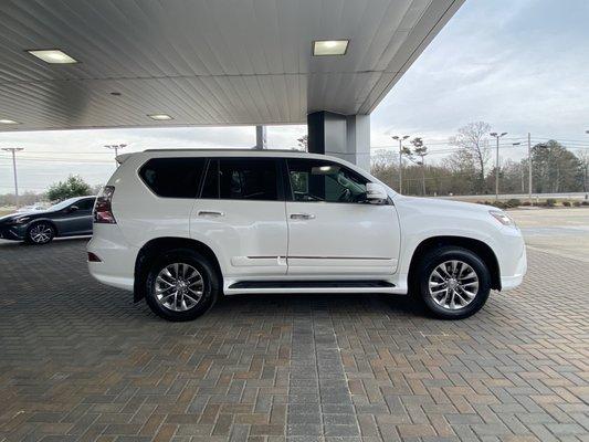 Beautiful Certified Pre-Owned GX460