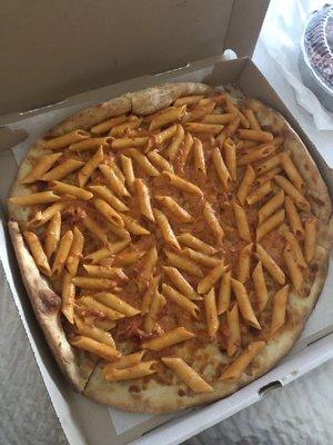 Vodka pizza with pasta