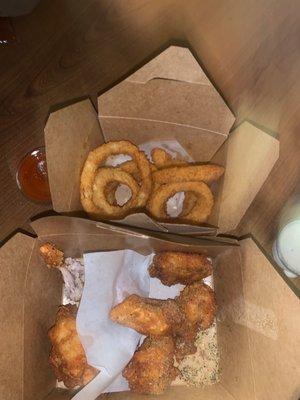 Lemon pepper & dry wings, onion rings