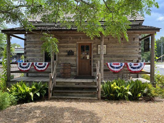 Manning cabin (gift shop and tickets)