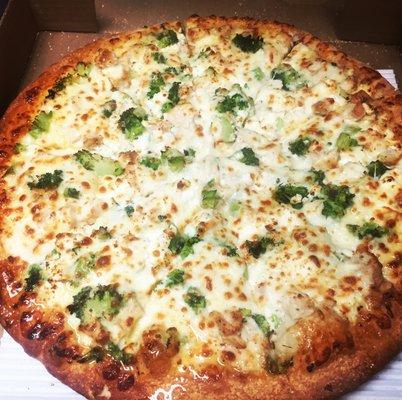 Chicken alfredo pizza