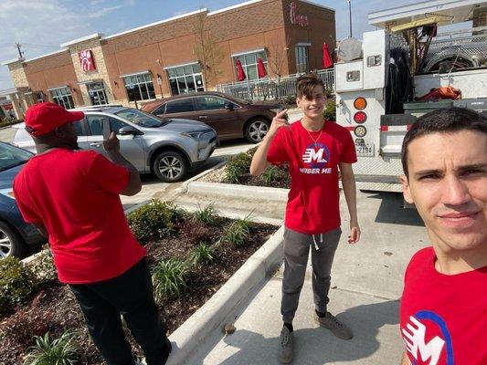 Lunch break but truck doesnt fit in the drive thru and the lobby is closed!