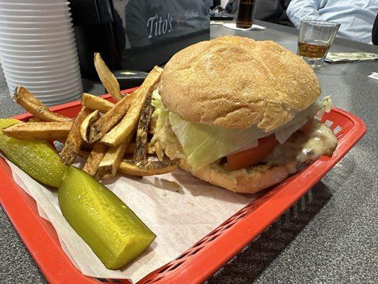 New kitchen staff! Delicious food! It wasn't busy and they made me something a little off the menu. Grilled chicken sandwich.