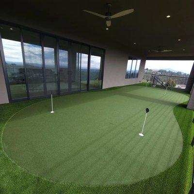 Indoor putting greens