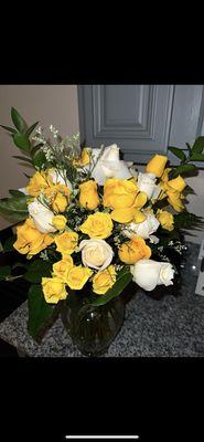 Beautiful yellow & white Rose for Mrs.Ellens anniversary