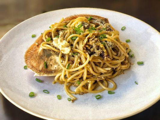 Crab garlic noodles