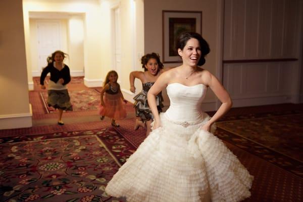 palm springs wedding during new years eve.  running bride.