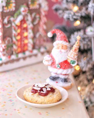 Raspberry almond short bread cookie