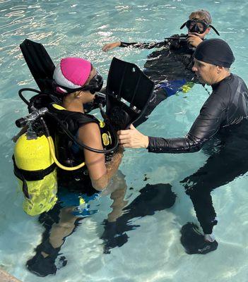 Kids learning buddy assist tired diver towing