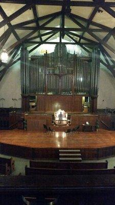 The huge and beautiful pipe organ.