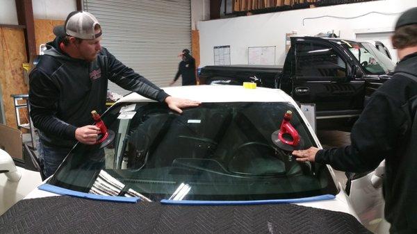 Setting the windshield on 2015 Nissan GTR