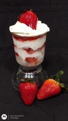 Strawberry shortcake cups