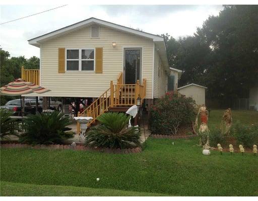 This lovely, recently renovated home is located in North Gulfport. It's high ceilings and crown molding are both decorative a...