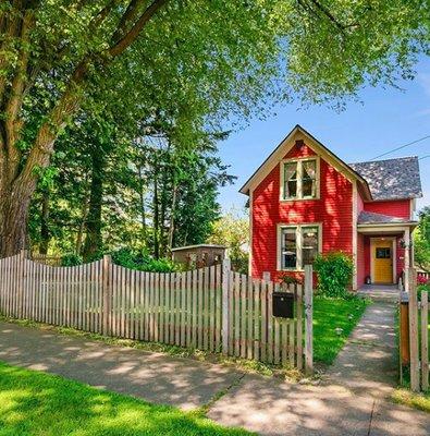 SOLD: Charming urban farmhouse in York neighborhood.