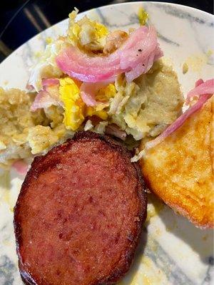 Mangu, queso frito, salami, fried egg