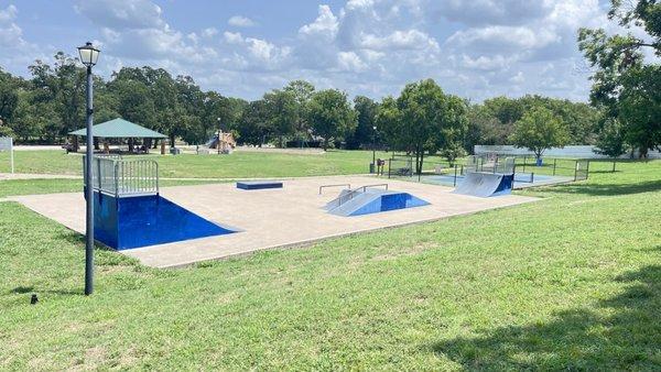 small skatepark, not many people that come here if you want some alone time, super steep ramps