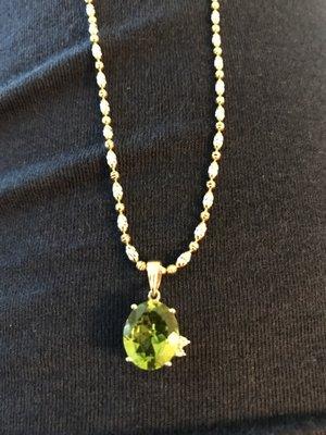 Beautiful 14kt gold necklace and peridot w/diamonds pendant.