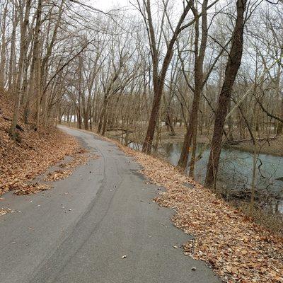 road back into the park goes along the river