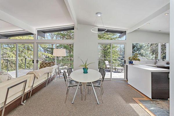 424 Courtney Street Mid Century Modern home in Ashland Oregon