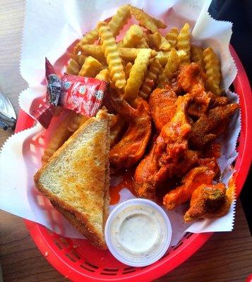 Wet buffalo wings