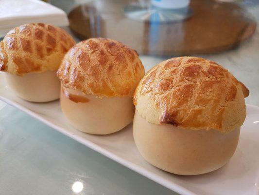 Salted egg yolk custard roasted bun