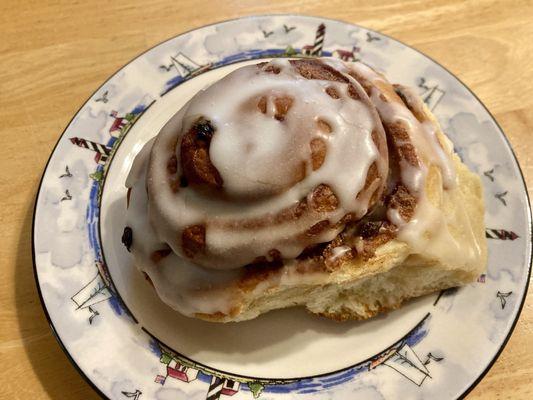 Cinnamon roll from Randall Bakery eaten at Fox Den Cabin