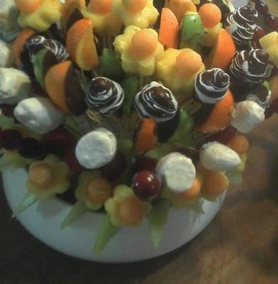 our Wedding Speacial Fruit Arrangements feed 50 people.