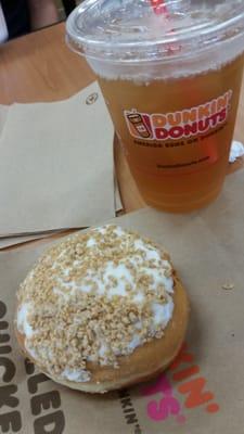 Pumpkin pie donut & green  tea.