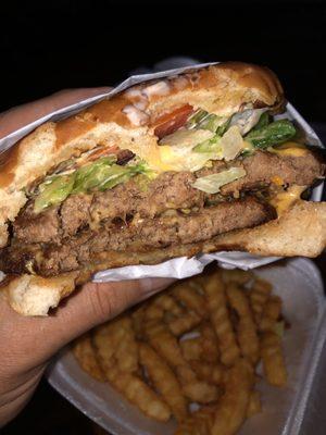 DOUBLE CHEESEBURGER X FRIES