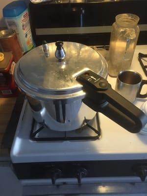 IMUSA, A417-80401, Aluminum Stovetop Pressure Cooker 4.2Qt, Silver