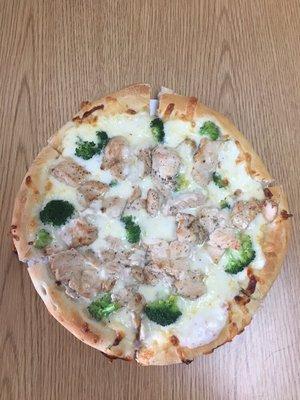 Ultimate Pizza ( chicken broccoli alfredo)