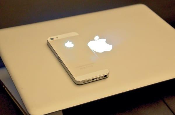 iPhone 5 LED illuminated apple logo