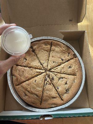 Chocolate Chip Cookie (8 Slices)