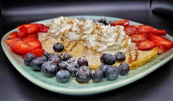 Deluxe pancake with fruit