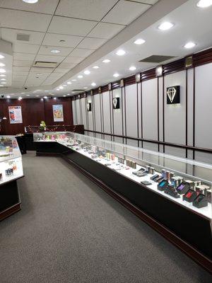 Diamond Vapor is Michigan's most upscale vape shop in the Midland Mall.