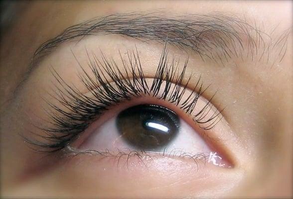 Multi-Layered lash application creates a natural fullness unmatched by the competition.