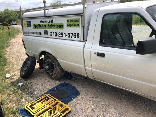 My work truck got a flat in bandera Texas, I changed it in less then 20 minutes.