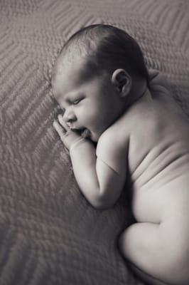 Pretty Little Thing Photography.  Cincinnati newborn photographer