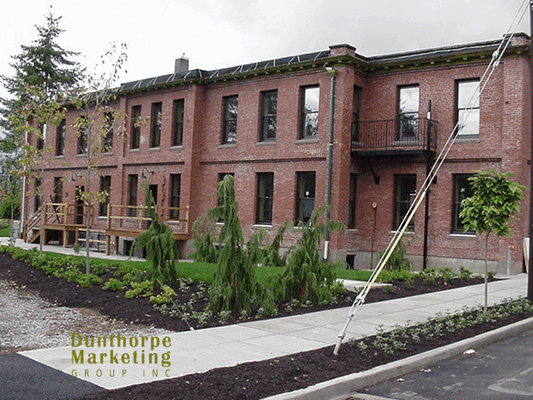 In 1910 the railroad built the Carmen's Clubhouse at 8825 SE 11th Avenue in Sellwood as part of the trolley system.