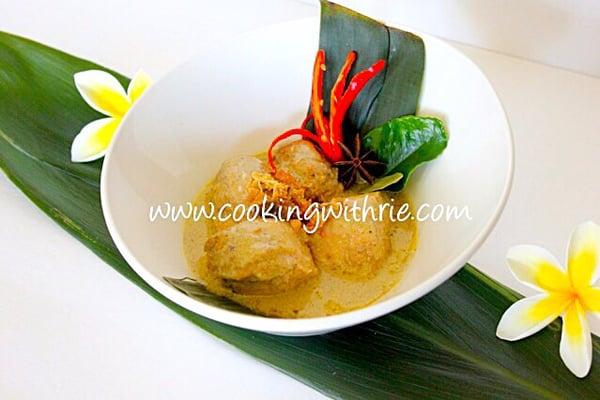 Opor Ayam/ Chicken in Coconut Gravy