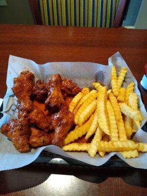 Honey heat winglets and fries