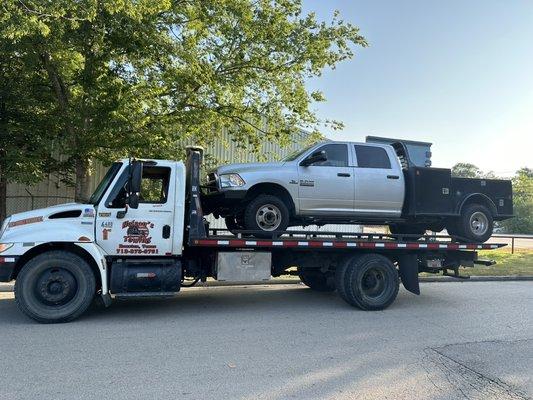 Nelson's Towing