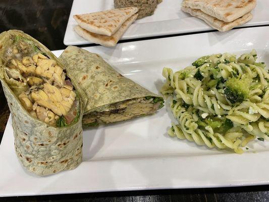 Jerk wrap with tempeh with broccoli pasta salad