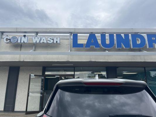 COIN WASH LAUNDRY: