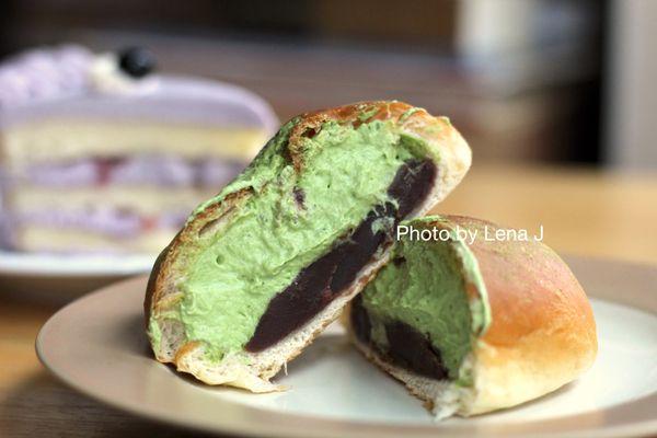 Red Bean Matcha Cream Bread ($3.50) - filled with matcha whipped cream and red bean paste. I liked the filling! Bread was a tad dry though.