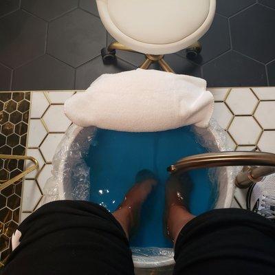 Soaking bowl for pedicures