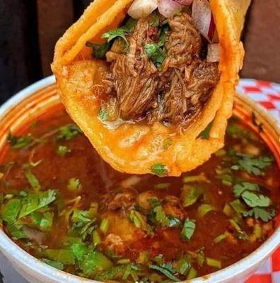 Consome de  birria de res