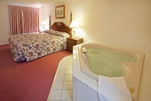 One King Bed Jacuzzi Suite