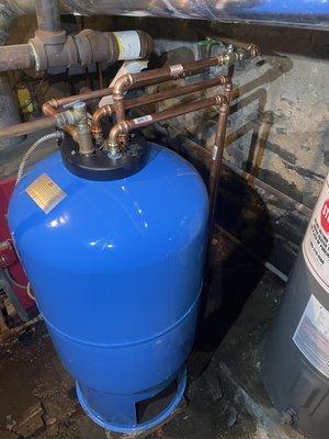 Hot water tank