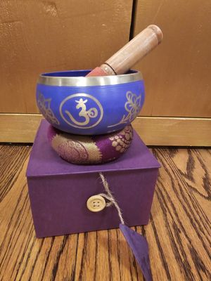 Singing bowl, third eye center